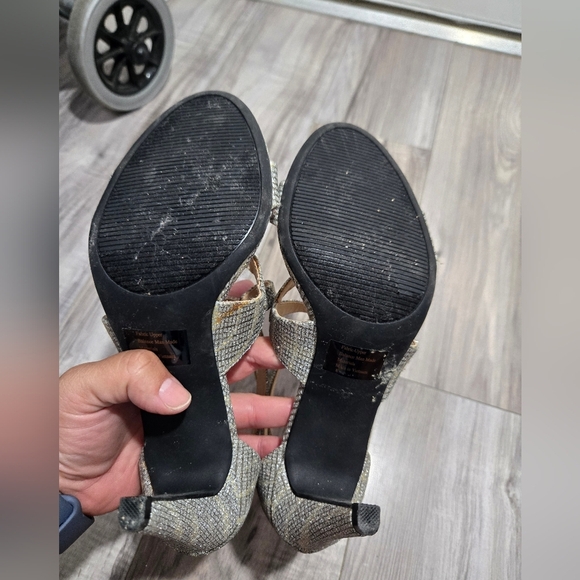 Kelly & Katie Silver Strappy Heels Sz 8 - Picture 11 of 12